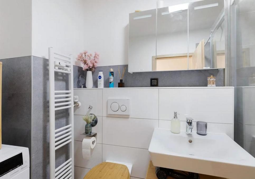 Charmentes Privatzimmer Mit Kueche, Naturgebiet 杜塞尔多夫 外观 照片